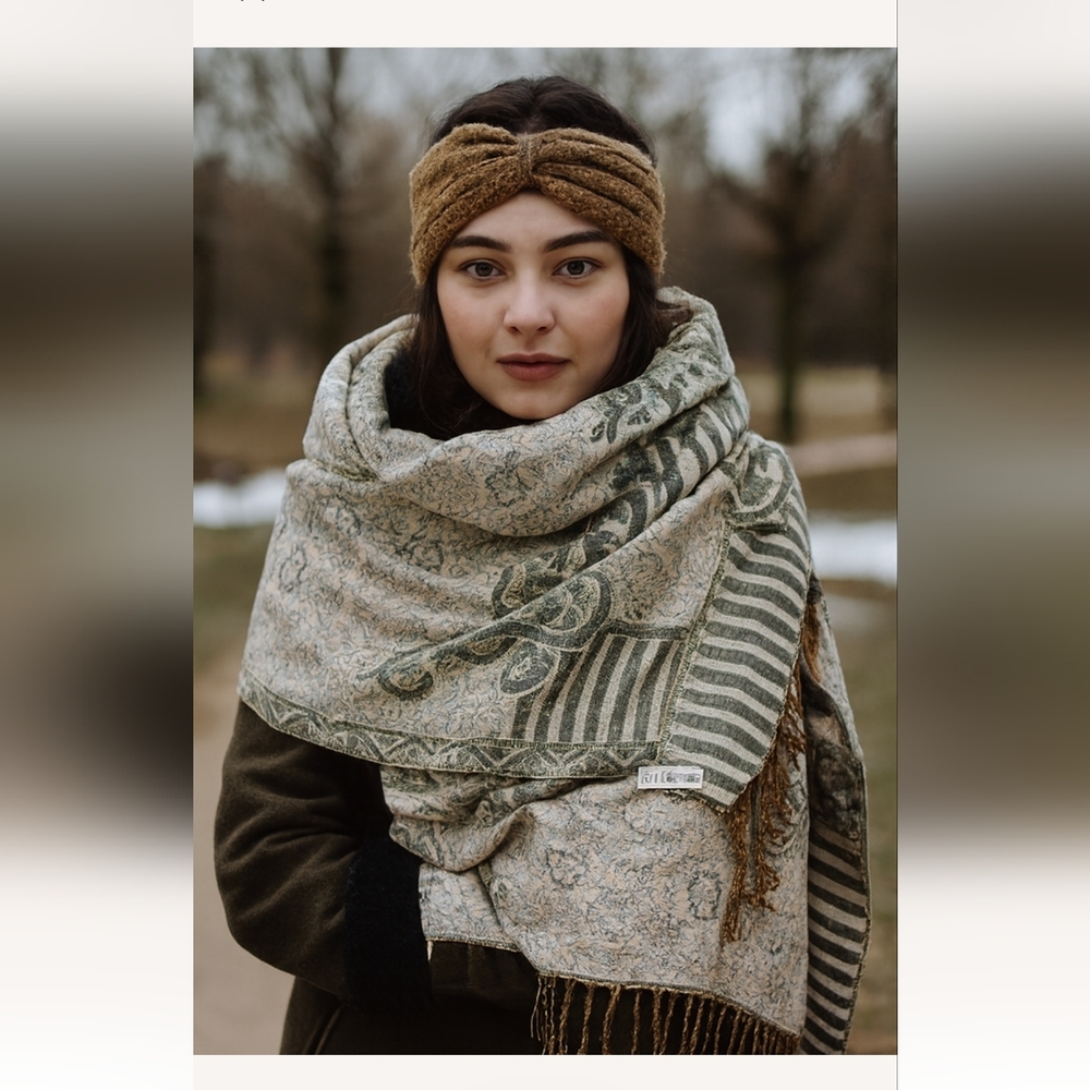 Elegant Khaki and Cream Pashmina Scarf